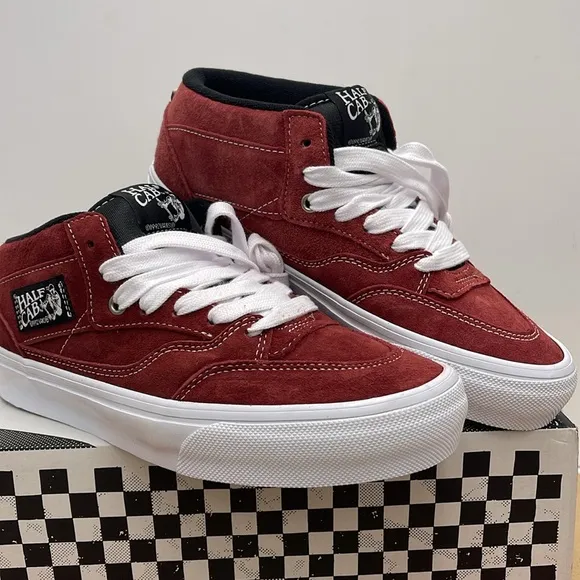 Vans Men’s Skate Half CabPig Suede BrickVN0A5KYABRI Sneakers