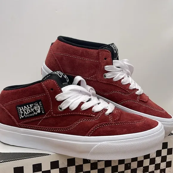 Vans Men’s Skate Half CabPig Suede BrickVN0A5KYABRI Sneakers