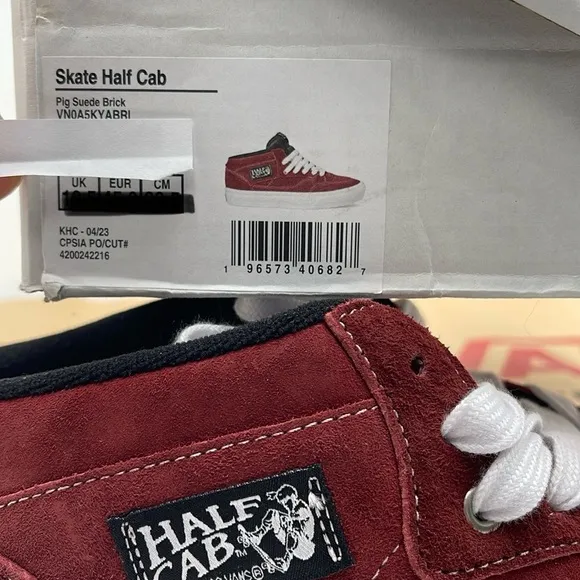 Vans Men’s Skate Half CabPig Suede BrickVN0A5KYABRI Sneakers