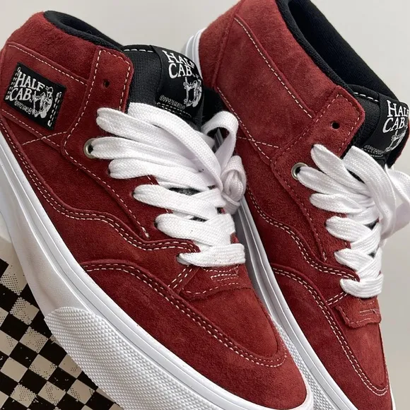 Vans Men’s Skate Half CabPig Suede BrickVN0A5KYABRI Sneakers