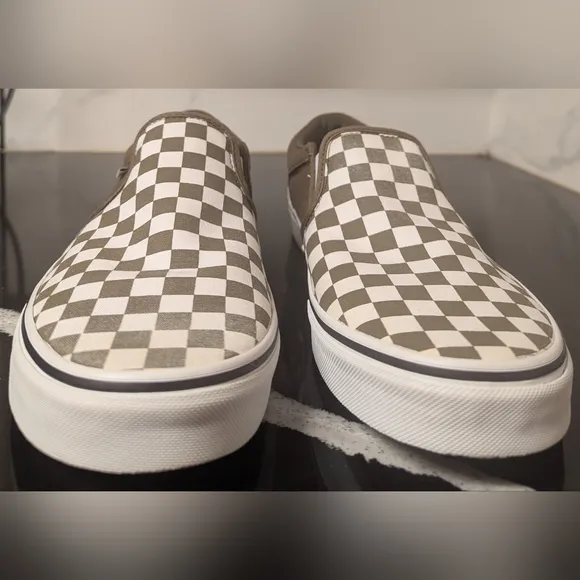 Vans Men's Slip-On Checkerboard Sneakers Military Green/White Size 12 MSRP $70