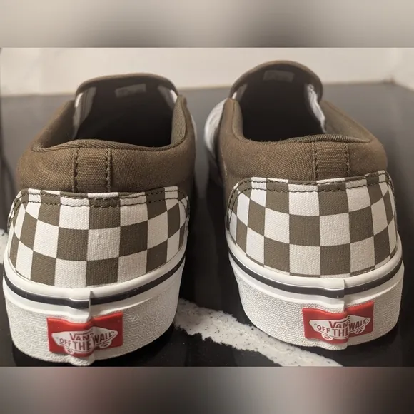 Vans Men's Slip-On Checkerboard Sneakers Military Green/White Size 12 MSRP $70