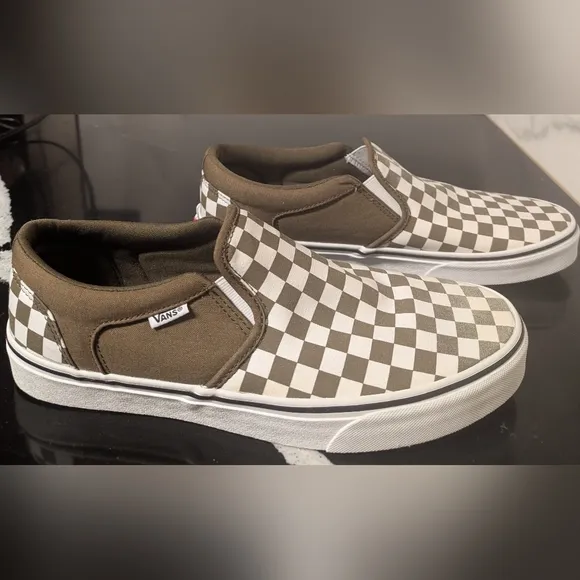 Vans Men's Slip-On Checkerboard Sneakers Military Green/White Size 12 MSRP $70