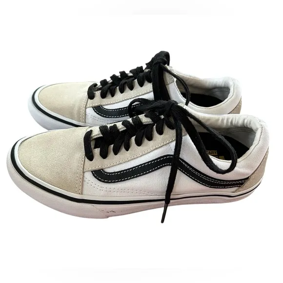 Vans | Men’s white/tan/black Ward lace up sneakers, black laces, tan suede, sz 8