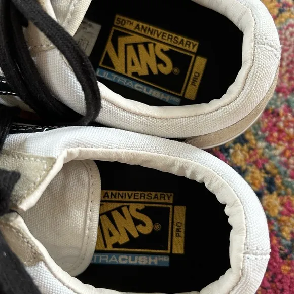 Vans | Men’s white/tan/black Ward lace up sneakers, black laces, tan suede, sz 8