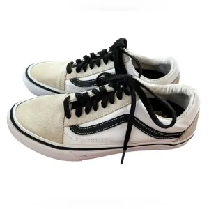 Vans | Men’s white/tan/black Ward lace up sneakers, black laces, tan suede, sz 8
