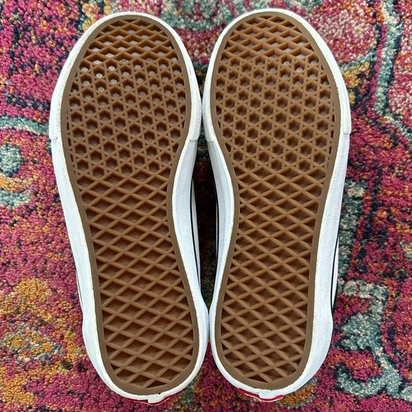 Vans | Men’s white/tan/black Ward lace up sneakers, black laces, tan suede, sz 8