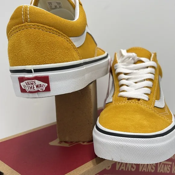 Vans Men’s Yellow Suede Sneakers Old SkoolColor Theory Golden YelloVN0A5KRSF3X