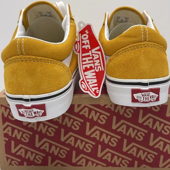 Vans Men’s Yellow Suede Sneakers Old SkoolColor Theory Golden YelloVN0A5KRSF3X