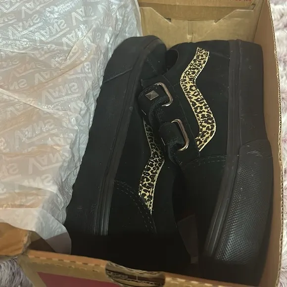 Vans Off The Wall Old Skool Suede Sneakers Size 2.5