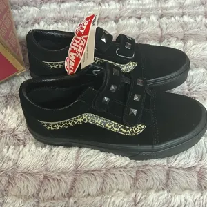 Vans Off The Wall Old Skool Suede Sneakers Size 2.5