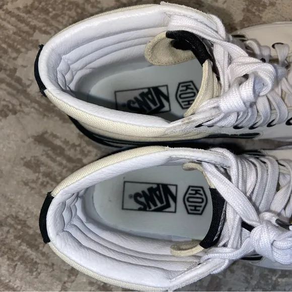 Vans White and Black Athletic High-Top Shoes Kreatures Habit Athletic Womens 8.5