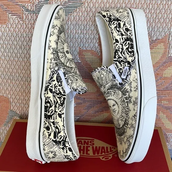 Vans WMNS Classic Slip-0n(Ouroboros) Black/Tr WhtVN0A4U38WT8Sneakers