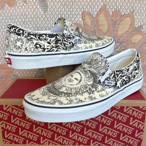 Vans WMNS Classic Slip-0n(Ouroboros) Black/Tr WhtVN0A4U38WT8Sneakers