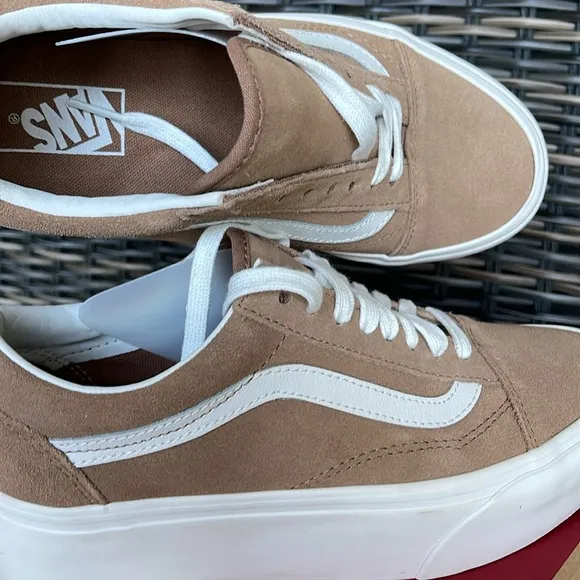 Vans WMNS Old Skool Stacked Soft Suede) Burro/True White VN0A7Q5MB69Platforms