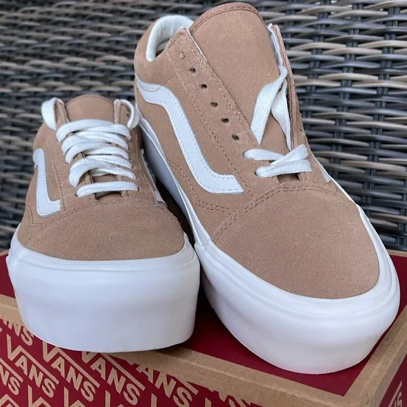 Vans WMNS Old Skool Stacked Soft Suede) Burro/True White VN0A7Q5MB69Platforms