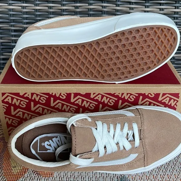 Vans WMNS Old Skool Stacked Soft Suede) Burro/True White VN0A7Q5MB69Platforms