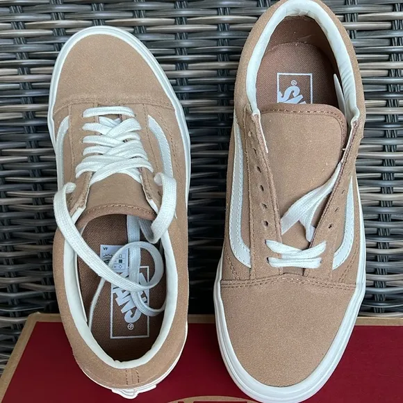 Vans WMNS Old Skool Stacked Soft Suede) Burro/True White VN0A7Q5MB69Platforms