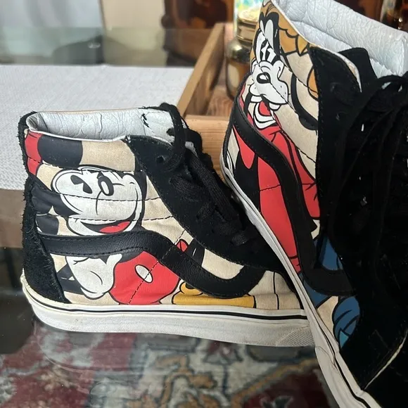 Vans x Disney Mickey and Friends  SIZE 8.5 women/ 7men