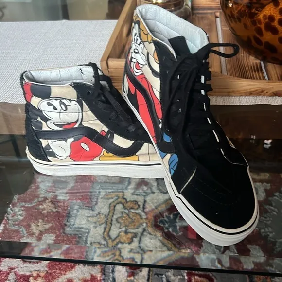 Vans x Disney Mickey and Friends  SIZE 8.5 women/ 7men