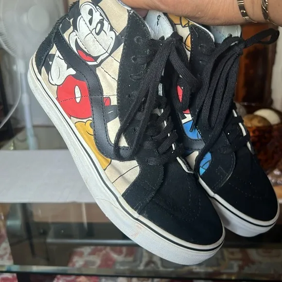 Vans x Disney Mickey and Friends  SIZE 8.5 women/ 7men