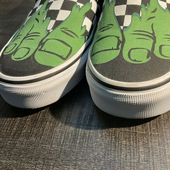 VANS X Marvel Classic Slip on Hulk checkerboard Shoes Size 6 Men 7.5 Women