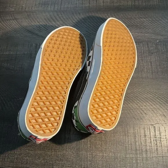 VANS X Marvel Classic Slip on Hulk checkerboard Shoes Size 6 Men 7.5 Women