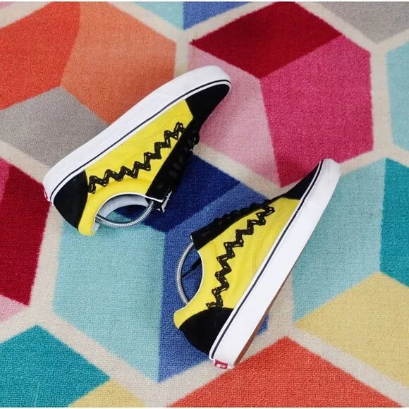 Vans Old Skook Peanuts Charlie Brown Black Yellow Skate Shoes Men 9.5 Women 11
