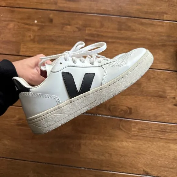 VEJA V-10 Black &amp; White Sneakers Size EU 36 US 5