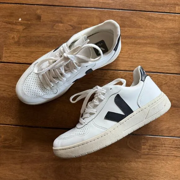 VEJA V-10 Black &amp; White Sneakers Size EU 36 US 5