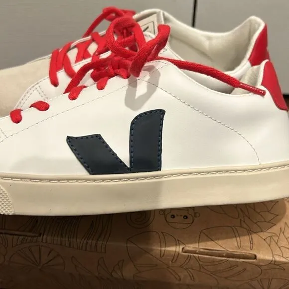 Veja Sneakers, Size 7
