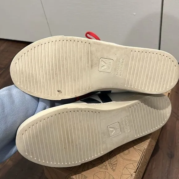 Veja Sneakers, Size 7