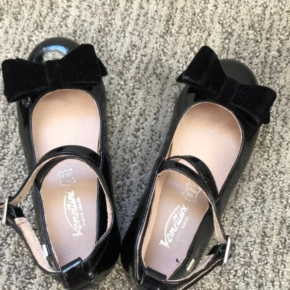 Venettini girls patent leather black bow dress shoes 27