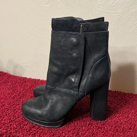 Vera Wang boots convertible Marilyn Black leather boots Size 9.5