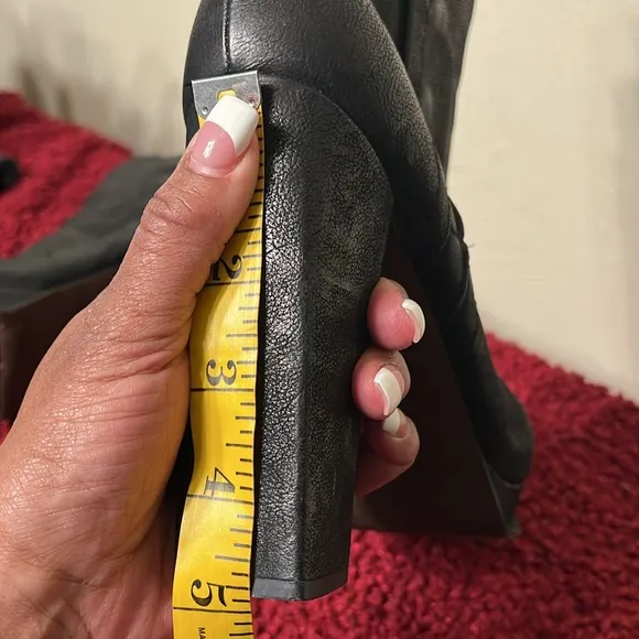 Vera Wang boots convertible Marilyn Black leather boots Size 9.5