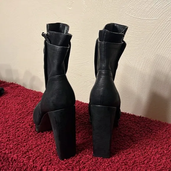 Vera Wang boots convertible Marilyn Black leather boots Size 9.5