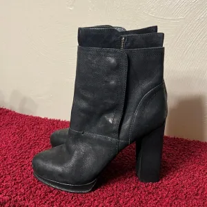 Vera Wang boots convertible Marilyn Black leather boots Size 9.5
