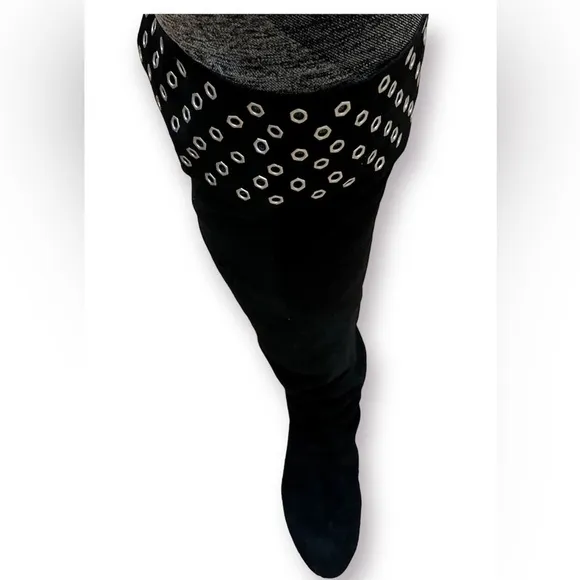 Vero Cuoio Suede Knee Boots Grommet Detail Size 7 But Fits Like An Size 8.