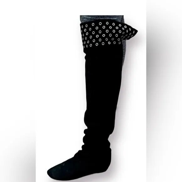 Vero Cuoio Suede Knee Boots Grommet Detail Size 7 But Fits Like An Size 8.