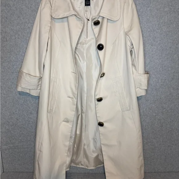Vertigo Paris Baby Doll/ Swing Style Trench Coat - Cream - Women’s Medium