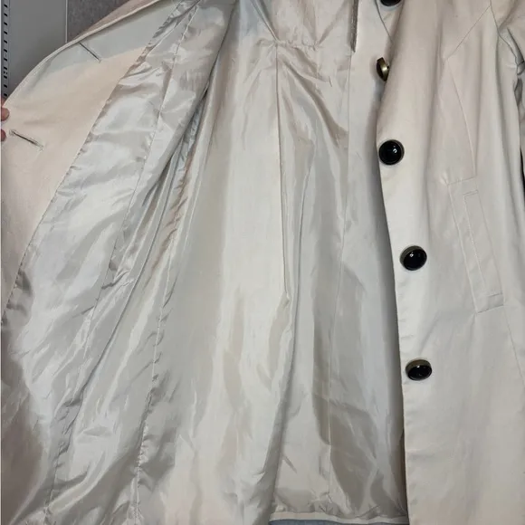 Vertigo Paris Baby Doll/ Swing Style Trench Coat - Cream - Women’s Medium