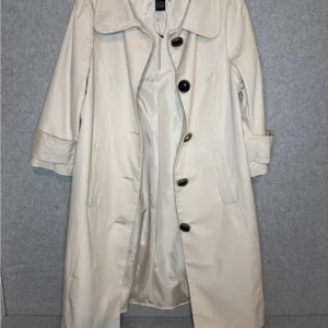 Vertigo Paris Baby Doll/ Swing Style Trench Coat - Cream - Women’s Medium