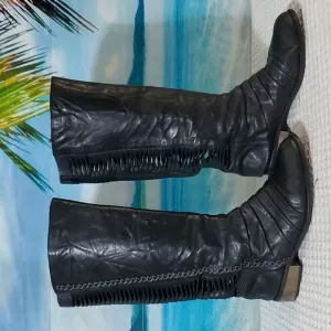 VERY Volatile Fringe Knee High Pull on Black leather Boots women's size 7