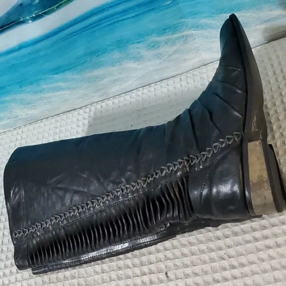 VERY Volatile Fringe Knee High Pull on Black leather Boots women's size 7