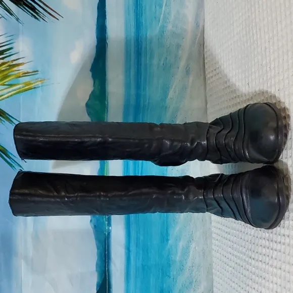 VERY Volatile Fringe Knee High Pull on Black leather Boots women's size 7