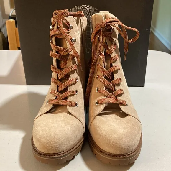 Vince Camuto VC-GAVIANA Ankle Boots. Size 8 1/2 W, NIB