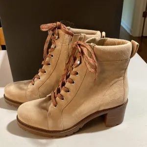 Vince Camuto VC-GAVIANA Ankle Boots. Size 8 1/2 W, NIB
