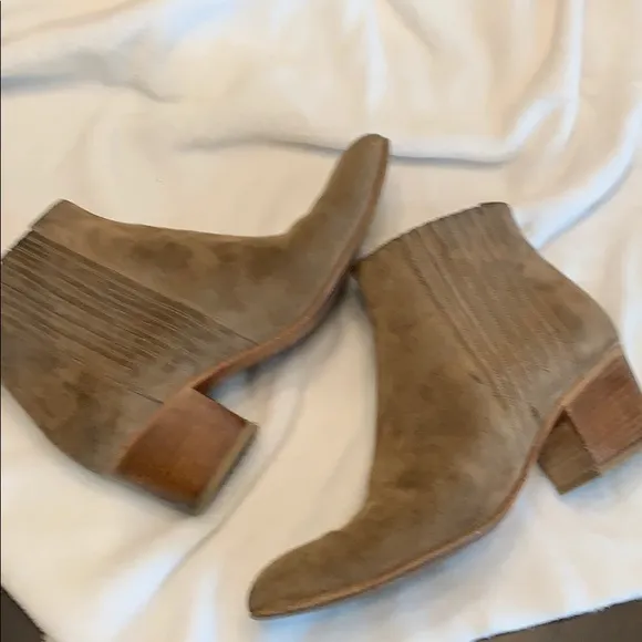 Vince Haider Brown Suede Boots sz 7 blogger Favorite