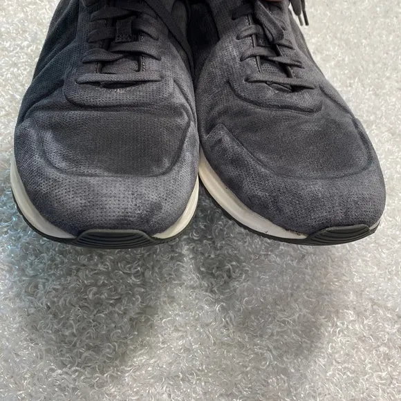 Vince Mens Size 11 1/2 Dark Gray Suede Sneakers