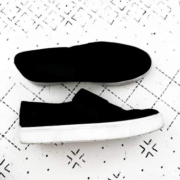 Vince- Men’s Suede Slip On Sneakers Size 9
